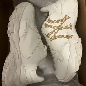 MLB New York Yankees NY (gold/white) Monogram Sneakers